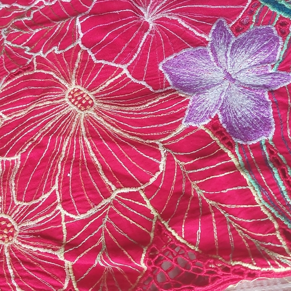 VIINTAGE handmade tropical red flower top with weave accents. L - Picture 2 of 9